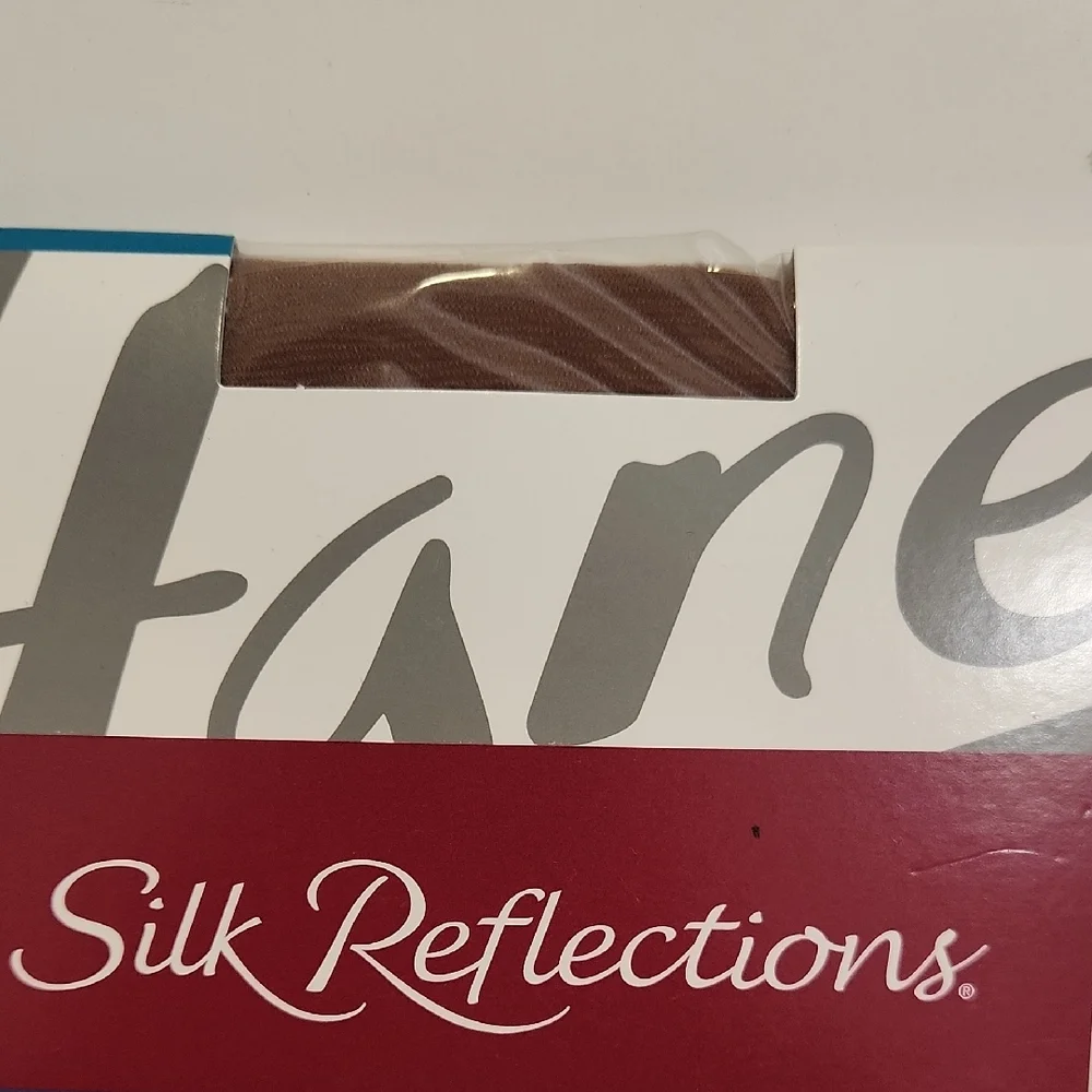 Hanes Silk Reflections Silky Sheer Control Top Pantyhose Size 4/5+ Barely There‎